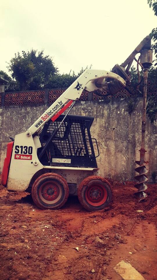 Locação de Bobcat com perfuratriz e operador em Curitiba